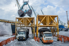 Os gastos com sobre-estadia (demurrage) na importação dos fertilizantes pelos portos do Paraná foram 43% menor em 2019. Os dados foram divulgados nesta quarta-feira (05) pelo Sindicato da Indústria de Adubos e Corretivos Agrícolas no Estado do Paraná (Sindiadubos). No ano, o setor economizou US$ 20,39 milhões.
Curitiba, 06/02/2020. Foto; Cláudio Neves/Portos do Paraná
