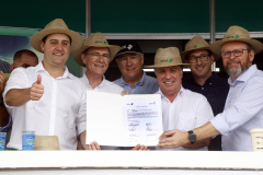 Recursos foram anunciados no Show Rural. São R$ 30 milhões para reativar unidade, que terá capacidade de abater 200 mil aves/dia e abrirá cerca de dois mil novos postos de trabalho. Além disso, outros R$ 76 milhões destinados para sete cooperativas do Estado. Foto: Gilson Abreu/AEN