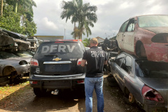A Polícia Civil do Paraná (PCPR) cumpriu quatro mandados de busca e apreensão em combate a furtos, roubos e receptação de veículos, em Matinhos, no Litoral do Estado. A operação foi deflagrada na manhã desta quarta-feira (12), em continuidade a ação realizada no último sábado, na região.  -  Curitiba, 12/02/2020  -  Foto: Divulgação Polícia Civil/SESP