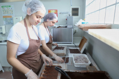 Redução em 3 pontos percentuais representa 15,4% no microcrédito normal e até 22,4% na linha Banco da Mulher Paranaense. Esse foi o segundo corte feito pela agência na gestão Ratinho Junior.
Foto: Jose Fernando Ogura/AEN