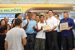 Cerca de 1.100 estudantes do Ensino Fundamental e Ensino Médio, de Sarandi, Noroeste do Paraná, são beneficiados com a nova estrutura da Escola Estadual Vereador Luiz Zanchim, inaugurada nesta sexta-feira (14), pelo governador Carlos Massa Ratinho Junior.  -  Sarandi, 14/02/2020  -  Foto: Jaelson Lucas/AEN