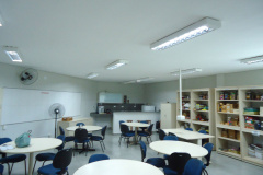 A Associação de Pais e Amigos dos Excepcionais acaba de concluir um projeto financiado pelo Programa de Eficiência Energética da Copel, que realizou a troca de 1.399 lâmpadas e de 12 refletores nas instalações da instituição, todas por tecnologia led, beneficiando os 177 alunos atendidos e profissionais que atuam na Apae.   -  Curitiba, 17/02/2020  -  Foto: Divulgação Copel