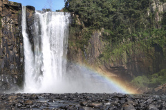 Os turistas começaram a descobrir os atrativos do Paraná. Busca por praias limpas, grandes cachoeiras, cataratas, correntezas, sustentabilidade e aventura medida pelo sucesso do portal www.viajeparana.com, idealizado pelo governador Carlos Massa Ratinho Junior para ser a grande referência e o guia das atividades turísticas no Estado. Na foto, Salto Barão do Rio Branco em Prudentópolis  -  Foto: José Fernando Ogura
