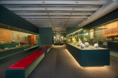 Os visitantes do Museu Oscar Niemeyer (MON) poderão conferir, a partir desta quinta-feira (20), a segunda edição da exposição ?Ásia: a terra, os homens, os deuses?. Inaugurada em março de 2018, teve uma renovação de cerca de 50% das peças expostas. Dividida agora por núcleos de regiões e civilizações, a mostra tornou-se mais didática.  -  Curitiba, 18/02/2020  -  Foto: Sérgio Guerini/Divulgação MON