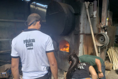 A Polícia Civil do Paraná (PCPR) incinerou cerca de 265 quilos de drogas nesta quinta-feira (27), em Guaratuba, no Litoral do Estado, em uma empresa da região. A ação foi autorizada judicialmente e acompanhada por representantes do Ministério Público e da Vigilância Sanitária. Nos entorpecentes havia maconha, crack, cocaína, haxixe e ecstasy.  -  Curitiba, 27/02/2020  -  Foto: Divulgação Polícia Civil do Paraná/SESP