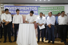 O governador Carlos Massa Ratinho Junior em reunião com prefeitos da AMSULPAR e visita as obras da ponte José Richa
Foto Gilson Abreu/Aen
