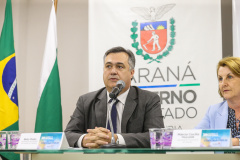 O secretário de Estado da Saúde, Beto Preto, e a secretária municipal de Saúde de Curitiba, Márcia Huçulak, apresentam em entrevista coletiva os números e informações sobre os casos em investigação do coronavírus (Covid-19), nesta quinta-feira (12) na Secretaria de Estado da Saúde. 12/03/2020 - Foto: Geraldo Bubniak/AEN