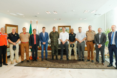 Uma série de iniciativas foram apresentadas ao governador durante reunião com equipes do Estado nesta quarta-feira, no Palácio Iguaçu. As medidas passam por avaliação do aspecto legal e devem ser divulgadas o mais breve possível.
