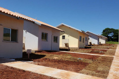 Famílias de Quinta do Sol recebem chaves da casa própria. Foto: Cohapar