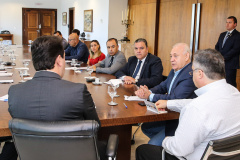 O Governador Carlos Massa Ratinho Junior recebe nesta quinta-feira (19),  representantes do Tribunal de Contas, Ministério Publico, Assembléia Legislativa e secretários de Estado para reunião de efeitos da Pandemia no Estado,  Curitiba, 19/03/2020 - Foto: Geraldo Bubniak/AEN