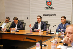 O governador Carlos Massa Ratinho Junior participou nesta segunda-feira (23) de uma videoconferência com o ministro da Infraestrutura, Tarcísio de Freitas, juntamente com os demais governadores dos estados que formam o Consórcio de Integração Sul e Sudeste (Cosud).