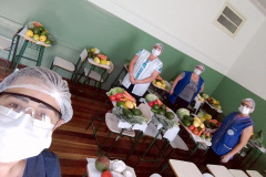 As escolas estaduais do Paraná já estão se organizando para realizar a primeira entrega dos alimentos que compõem a merenda escolar para estudantes inscritos no programa Bolsa Família e/ou em situação de vulnerabilidade, conforme o governador Carlos Massa Ratinho Junior determinou no Decereto 4.316/2020. São cerca de 230 mil alunos inscritos no programa no Paraná. Foto:SEED