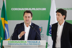 O governador Carlos Massa Ratinho Junior anunciou nesta terça-feira (24) um pacote social de R$ 400 milhões para ajudar famílias paranaenses mais vulneráveis a enfrentarem a pandemia do novo coronavírus. Foto: Gilson Abreu/AEN