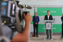 O governador Carlos Massa Ratinho Junior em pronunciamento nesta quinta-feira (26/03), para apresentar a estrutura hospitalar que o Paraná dispõe para enfrentamento ao novo coronavírus, além de uma solução tecnológica para acompanhar pessoas com sintomas da Covid-19.  Curitiba, 26/03/2020 - Foto: Geraldo Bubniak/AEN