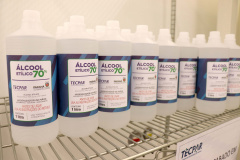 &#8203;Tecpar começa a produzir álcool antisséptico para o Governo. Foto: Tecpar