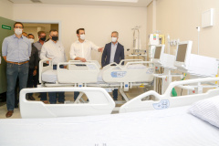 O governador Carlos Massa Ratinho Junior confirmou nesta sexta-feira (24) a contratação de 108 novos leitos para o Hospital Universitário de Maringá. O investimento é de R$ 15,3 milhões, sendo R$ 7,8 milhões para custeio para os próximos seis meses e R$ 7,5 milhões em equipamentos, mobília e insumos médicos.Foto: Gilson Abreu/AEN
