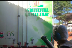 Muitos agricultores mudaram os hábitos de trabalho no campo devido à pandemia do coronavírus e passaram a adotar medidas adicionais de segurança. Um dos locais em que isso aconteceu é Centenário do Sul, no norte do Paraná, onde se estabeleceu uma parceria entre a Associação dos Pequenos Produtores de Centenário do Sul, a prefeitura e técnicos do Instituto de Desenvolvimento Rural do Paraná Iapar-Emater (IDR-Paraná).
 Foto:SEAB