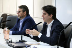 O suporte financeiro emergencial para a população e paras as empresas, o controle orçamentário público, com corte de despesas, e o reforço em investimentos que gerem emprego e renda foram alguns dos temas tratados na manhã desta quarta-feira (29) durante conversa entre o economista Paulo Rabello de Castro, o secretário do Planejamento de Estado e Projetos Estruturantes, Valdemar Bernardo Jorge, e o diretor de Operações do Banco Regional de Desenvolvimento do Extremo Sul (BRDE), Wilson Bley Lipski