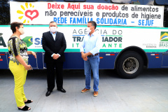 Até o momento, a rede Família Solidária já repassou 3,5 toneladas de alimentos; 1,3 mil itens de higiene/limpeza e 2 mil máscaras descartáveis para 40 instituições de Curitiba.
Foto: SEJUF