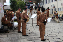 Banda de Música da PM faz homenagem para enfermeiros do Hospital da PM no Dia Internacional da Enfermagem. Foto:PMPR