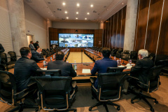 O governador Carlos Massa Ratinho Junior se reuniu nesta segunda-feira (18) por videoconferência com representantes do setor madeireiro do Paraná. Os empresários apresentaram as iniciativas adotadas desde o começo da pandemia para manutenção das atividades e dos empregos, seguindo as orientações do Governo do Estado, e uma pauta para retomada gradual dos investimentos.   Curitiba, 18/05/2020 - Foto: Geraldo Bubniak/AEN