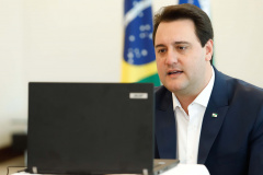 Principal matriz econômica e responsável por 33,9% do Produto Interno Bruto (PIB) paranaense, o agronegócio é um dos pontos-chave da retomada da economia após a crise causada pela pandemia do novo coronavírus. A avaliação foi feita pelo governador Carlos Massa Ratinho Junior em entrevista nesta terça-feira (19) ao canal Terra Viva.
