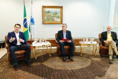 O governador Carlos Massa Ratinho Junior considera que o Paraná será um dos primeiros estados do Brasil a retomar as atividades econômicas após a pandemia do novo coronavírus.Em videoconferência com empresários paranaenses, promovido pelo Sebrae-PR, nesta terça-feira,26, Ratinho Junior afirmou que o governo estadual já está elaborando projetos para estimular a economia, e reforçou que haverá aporte de recursos públicos em obras urbanas e de logística que vão contribuir para a retomada.