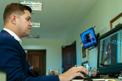 A experiência paranaense no enfrentamento à pandemia da Covid-19, com especial destaque para o uso de plataformas digitais, foi apresenta nesta quinta-feira (28) pelo chefe da Casa Civil Guto Silva no fórum virtual Ibero-Americano “As ações dos governos para o enfrentamento da Covid-19 nas plataformas digitais”.Foto: Guilherme Flores/Casa Civil