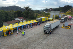 de proteção e prevenção aos profissionais que cortam as rodovias do Paraná garantindo o abastecimento das famílias, inclusive durante a pandemia de coronavírus.  
Foto: José Fernando Ogura/AEN