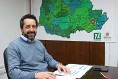 Alessandro Oliveira assumiu a presidência do Instituto Paranaense de Desenvolvimento Educacional (Fundepar). O novo diretor-presidente reforçou o compromisso de oferecer condições adequadas de infraestrutura para as mais de 2,1 mil escolas estaduais e, assim, contribuir com a qualidade de ensino paranaense. Foto:Fundepar