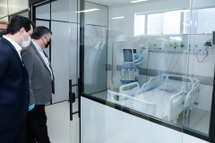 O governador Carlos Massa Ratinho Junior entregou nesta segunda-feira (13) a primeira fase das obras do Hospital Regional de Guarapuava, na Região Centro-Sul do Paraná. O complexo médico vai funcionar inicialmente para atendimento exclusivo de pacientes infectados pelo novo coronavírus.
