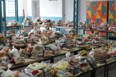 Escolas estaduais distribuem kits de merenda nesta sexta-feira (17).Foto:SEED