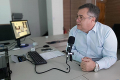 O secretário de Estado da Saúde, Beto Preto, e a coordenadora de Vigilância Epidemiológica da Sesa, Acácia Nasr, participaram de reunião com médicos especialistas na manhã desta sexta-feira (17). Este foi mais um dos frequentes encontros em que são apresentados estudos, considerações, sugestões e discutidas informações que norteiam as decisões da secretaria estadual.
Foto:SESA
