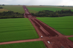 Obras do contorno viário de Palotina que terá extensão de cerca de 16 km e está sendo construído para desviar o trânsito de caminhões do centro da cidade.Foto: Geraldo Bubniak/AEN