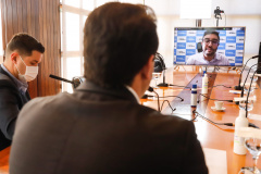 O governador Carlos Massa Ratinho Junior conheceu nesta quarta-feira (22) um projeto elaborado pela empresa Terminal de Contêineres de Paranaguá (TCP), que planeja investir cerca de R$ 2,5 bilhões nos próximos anos no Porto de Paranaguá e gerar 10 mil empregos.

