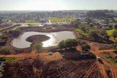 Obras para revitalizar o Parque Fundo de Vale em Guaira,  com instalação e adaptação de acessibilidade em todo o Parque, ampliação do lago, pista de caminhada, modernização paisagística, bancos e vegetação nova.   06/08/2020 -  Foto: Geraldo Bubniak/AEN