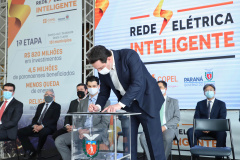 O governador Carlos Massa Ratinho Junior e o presidente da Copel, Daniel Slaviero, lançam o Programa Rede Elétrica Inteligente, em Curitiba. 