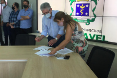 A Secretaria de Estado da Agricultura e do Abastecimento oficializou nesta quinta-feira (10) a adesão do município de Cascavel ao Sistema Unificado Estadual de Sanidade Agroindustrial Familiar, Artesanal e de Pequeno Porte do Paraná (Susaf-PR). . Foto:SEAB