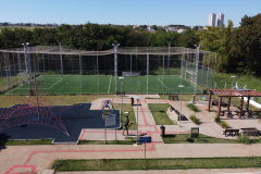Meu Campinho em Maringa. O espaço tem um campo de futebol de grama sintética, playground com piso emborrachado e com iluminação, bicicletários, bebedouro, mesas de jogos, floreiras e lixeiras -  04/08/2020 -  Foto: Geraldo Bubniak/AEN