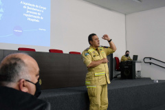 A Secretaria de Estado da Saúde discutiu nesta quinta-feira (24) com o Corpo de Bombeiros melhorias e adequações de segurança em hospitais do Paraná. A reunião, por determinação do secretário Beto Preto, foi na sede da instituição em Curitiba. Foto: Américo Antonio/SESA