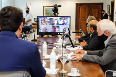 O governador Carlos Massa Ratinho Junior e o secretário estadual da Fazenda, Renê Garcia Junior, assinaram nesta segunda-feira (28), no Palácio Iguaçu, o contrato de financiamento para a execução da segunda fase do Projeto de Modernização da Gestão Fiscal do Estado do Paraná (Profisco II).