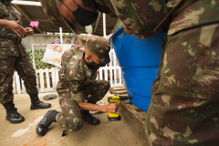 Bombeiros e Exército aceleram instalação de caixas d´água. Foto: Sanepar