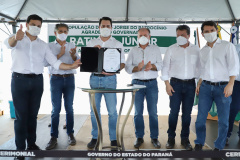 O governador Carlos Massa Ratinho Junior inaugurou nesta quinta-feira (1º) a pavimentação asfáltica da Estrada São Manoel, em São Jorge do Patrocínio, na região Noroeste, e anunciou novos investimentos para o município em pavimentações urbanas e de estradas rurais, veículos e iluminação pública.  Foto: Jose Fernando Ogura/AEN
