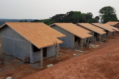 Três empreendimentos habitacionais em construção em Prudentópolis, na região Centro-Sul do estado, foram vistoriados pela equipe técnica da Cohapar e prefeitura nesta semana. As obras estão localizadas na Vila Torres (25 moradias), Vila Palmeira (40) e Vila Santana (89). Os investimentos somam R$ 12,5 milhões em recursos do próprio Governo do Estado e de um financiamento internacional obtido junto ao Banco Interamericano de Desenvolvimento.

Foto: Fábio Ortigara