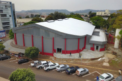 Um investimento de R$ 679.924,30 da Secretaria de Desenvolvimento Urbano e de Obras Públicas está revitalizando o Ginásio de Esportes Walter Marcon, no Centro de São Miguel do Iguaçu, na região Oeste do Paraná. Uma das principais mudanças é o aumento da quadra para atender o padrão oficial do futsal (40 por 20 metros), o que aproxima o ginásio de ser uma alternativa para os jogos oficiais do São Miguel Futsal, o xodó do município. Foto: José Fernando Ogura/AEN