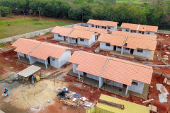 A Cohapar publicou nesta segunda-feira (19) o Manual de Gestão e Fiscalização de Obras sob a responsabilidade da empresa. O material traz conteúdos com orientações detalhadas aos engenheiros, arquitetos e técnicos da companhia que atuam como gestores e fiscais dos projetos de construção e reforma de casas populares, instalação de infraestrutura, urbanização e recuperação ambiental. Foto: José Fernando Ogura/AEN