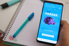 O sucesso das aulas pelos aplicativos Aula Paraná e a grande quantidade de atividades entregues diariamente pelos estudantes paranaenses foram destacados pelo secretário da Educação e do Esporte, Renato Feder, durante o 4° Congresso Internacional de Jornalismo de Educação. Foto: Geraldo Bubniak/AEN