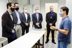 Prestação de serviços inclui controle da qualidade de gêneros alimentícios, inspeção, coleta e ensaios laboratoriais, para atendimento ao Programa de Alimentação Escolar do Paraná, além da inspeção de embalagens.
Foto: Tecpar
