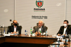 O Governo do Paraná quer atrair mais investimentos produtivos para os municípios, a fim de incrementar a oferta de emprego e renda localmente, segundo afirmou o vice-governador Darci Piana ao participar, nesta quinta-feira (22) do Fórum Invest. O evento foi online e apresentou a prefeitos e secretários municipais, as ações da Invest Paraná, agência estadual responsável pela prospecção de novos negócios e atração de empresas. Foto: Camila Tonett