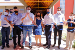 A retomada das aulas presenciais será ainda mais especial para os alunos do Colégio Estadual Novo Horizonte, em Campo Mourão, no Centro-Oeste do Paraná. A data ainda não está certa, mas quando retornarem, os estudantes terão um espaço novinho, maior e mais moderno. Nesta quinta-feira (22), o governador Carlos Massa Ratinho Junior esteve na cidade para inaugurar a nova sede da escola.